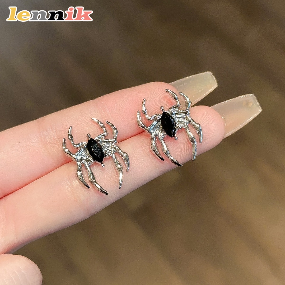 LENNIK Unique Spider Earrings, - Street Fashion Now recension och pris