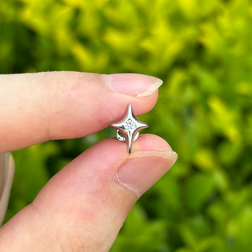 Fashionable Four-Pointed Star  - Quirky Street Fashion recension och pris