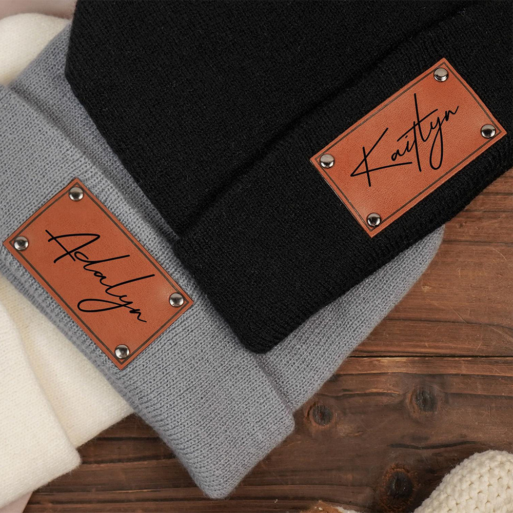 Custom Name Leather Label Knit - Baseball Cap Fitted recension och pris